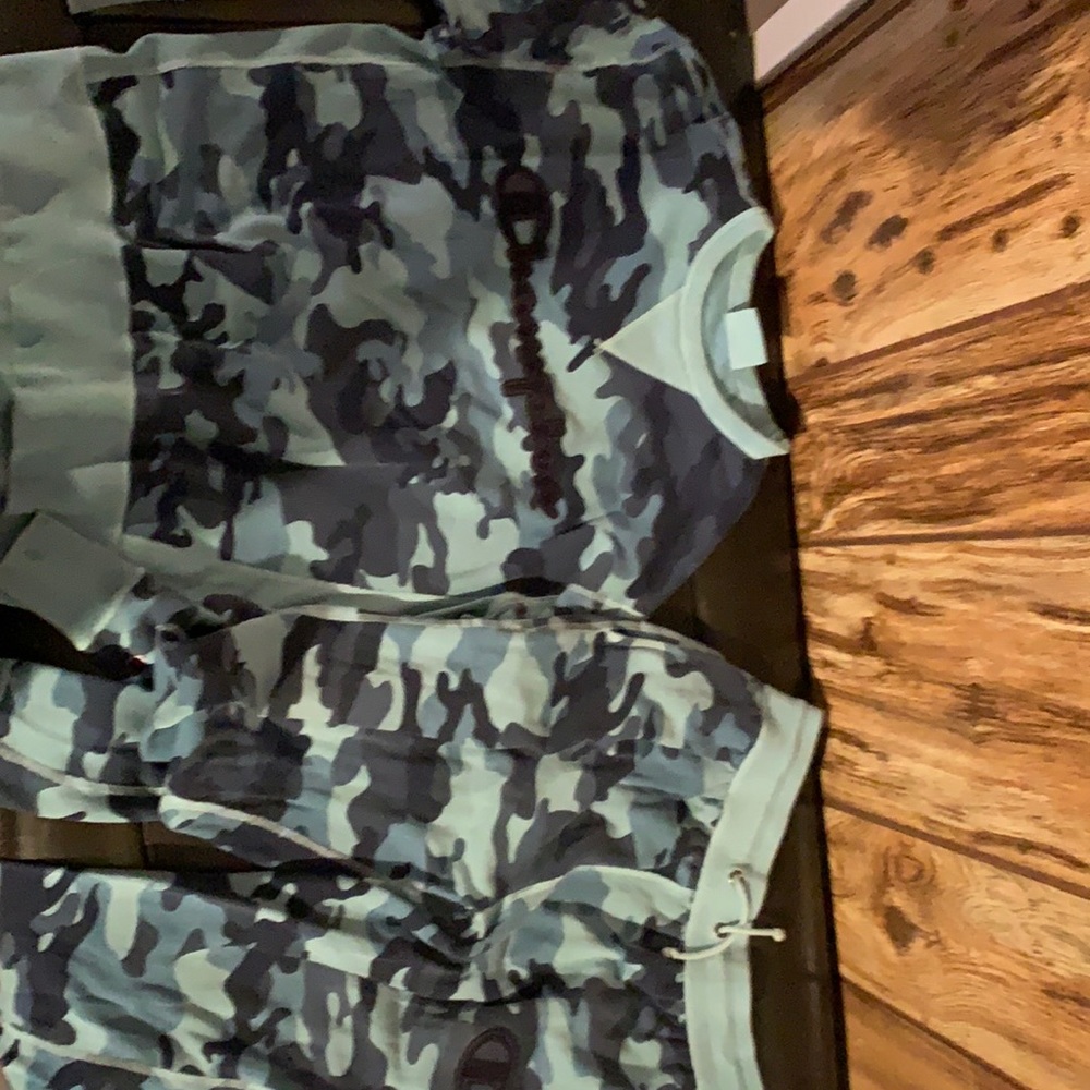 Blue camouflage Champion sweat pant outfit